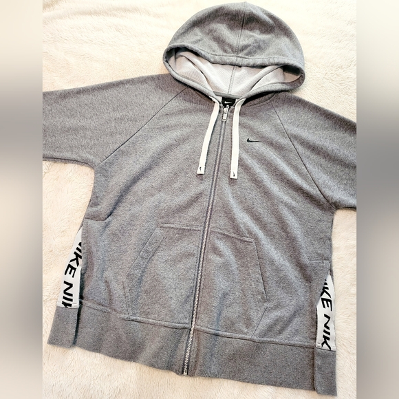 LiKE New ☆ Nike Hoodie - Picture 2 of 11